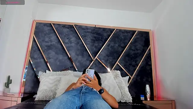 SusanaHenao online show from 12/02/25, 07:37