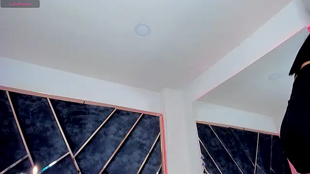 SusanaHenao online show from 11/16/25, 05:06