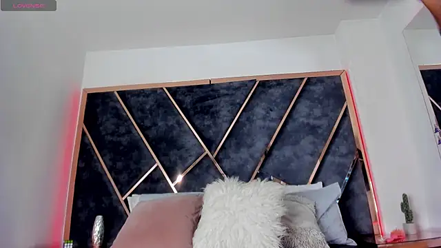 SusanaHenao online show from 12/04/25, 06:07