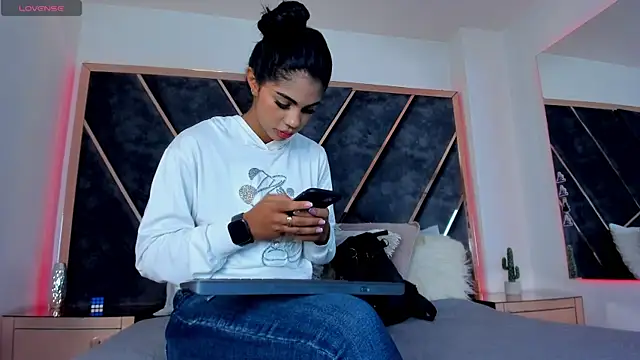 SusanaHenao online show from 11/24/25, 05:24