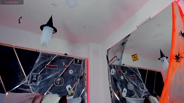 SusanaHenao online show from 10/21/25, 07:13