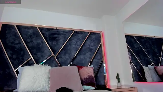 SusanaHenao online show from 10/04/25, 07:26
