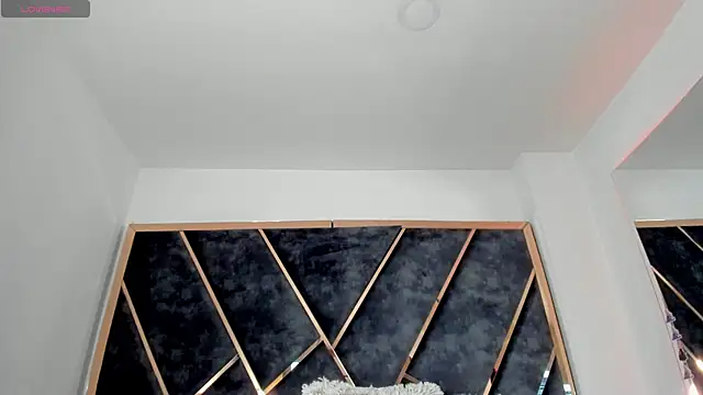 SusanaHenao online show from 12/01/25, 07:04