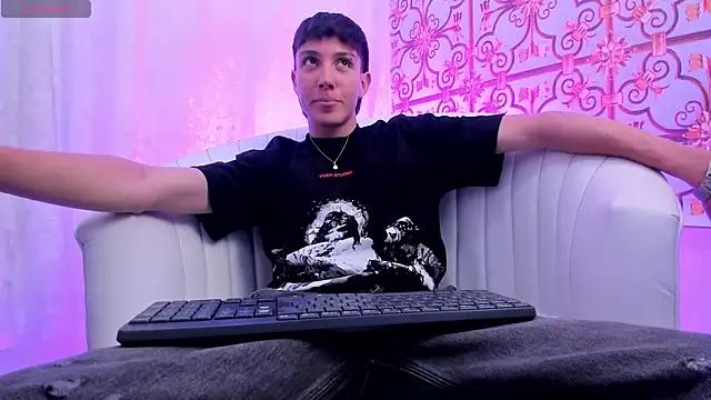 Snapshot of LittleDanny_ chatting on 03/17/26, 03:15 LittleDanny online show from 03/17/26, 03:15