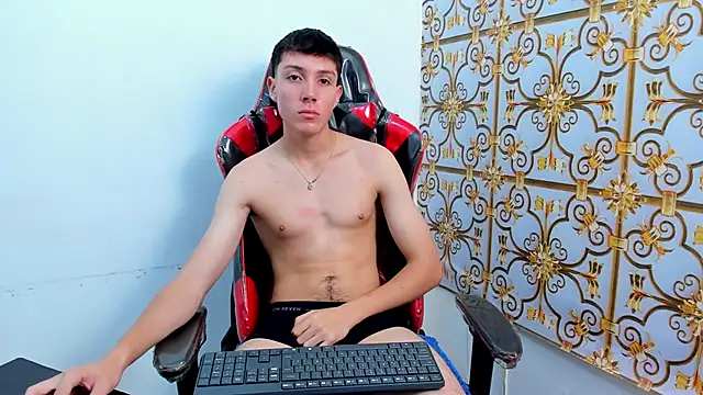 Snapshot of LittleDanny_ chatting on 10/15/25, 04:04 LittleDanny online show from 10/15/25, 04:04