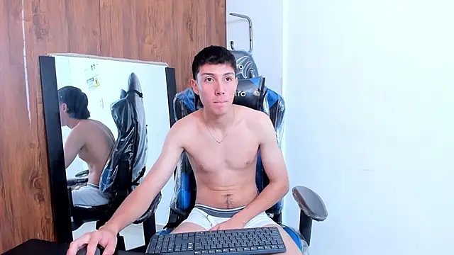 Snapshot of LittleDanny_ chatting on 09/21/25, 01:16 LittleDanny online show from 09/21/25, 01:16