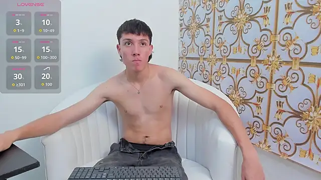 Snapshot of LittleDanny_ chatting on 10/24/25, 05:56 LittleDanny online show from 10/24/25, 05:56