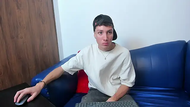 Snapshot of LittleDanny_ chatting on 11/29/25, 05:13 LittleDanny online show from 11/29/25, 05:13