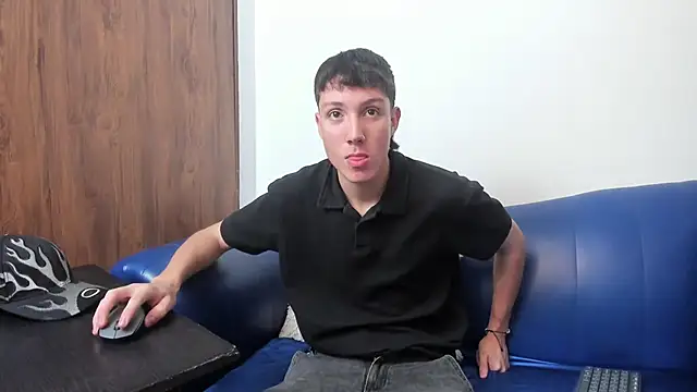 Snapshot of LittleDanny_ chatting on 11/28/25, 05:13 LittleDanny online show from 11/28/25, 05:13