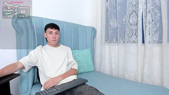 Snapshot of LittleDanny_ chatting on 12/04/25, 03:11 LittleDanny online show from 12/04/25, 03:11