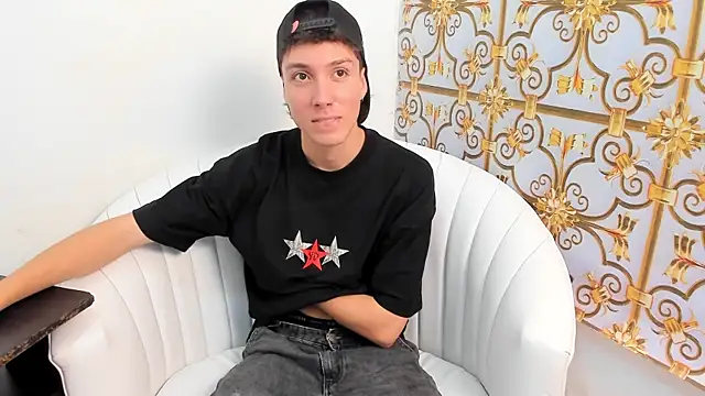 Snapshot of LittleDanny_ chatting on 01/06/26, 08:13 LittleDanny online show from 01/06/26, 08:13