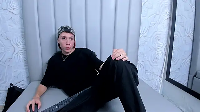 Snapshot of LittleDanny_ chatting on 12/01/25, 05:58 LittleDanny online show from 12/01/25, 05:58