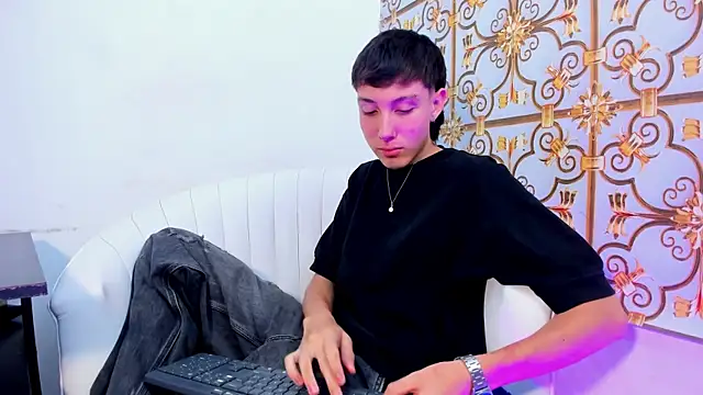 Snapshot of LittleDanny_ chatting on 02/17/26, 09:12 LittleDanny online show from 02/17/26, 09:12