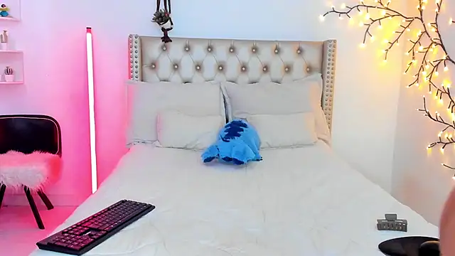 LenaStylesOA online show from 03/04/26, 01:41