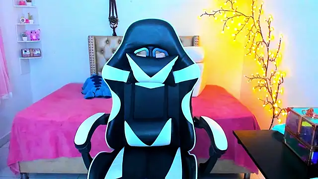 LenaStylesOA online show from 11/25/25, 12:49