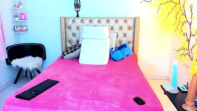 LenaStylesOA online show from 11/19/25, 01:05