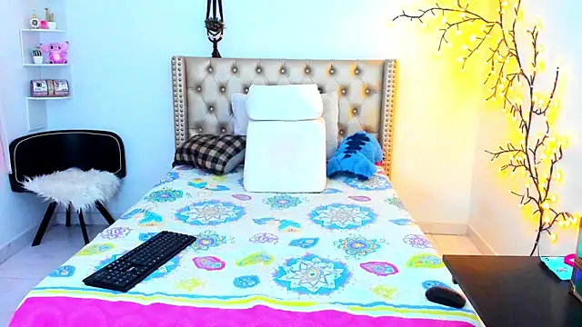 LenaStylesOA online show from 11/11/25, 01:06