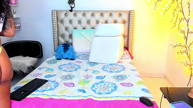 LenaStylesOA online show from 12/02/25, 01:17