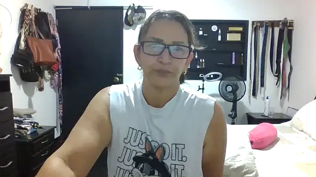 Snapshot of MiaVega chatting on 02/06/26, 08:16 MiaVega online show from 02/06/26, 08:16