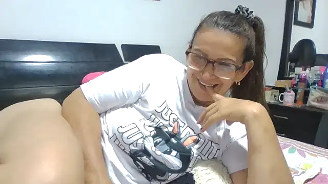 Snapshot of MiaVega chatting on 11/29/25, 02:55 MiaVega online show from 11/29/25, 02:55