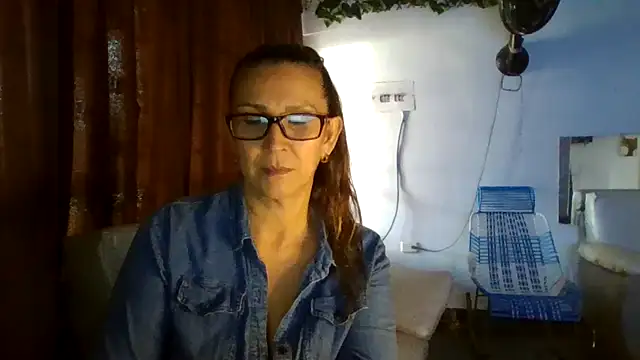 Snapshot of MiaVega chatting on 01/13/26, 03:49 MiaVega online show from 01/13/26, 03:49