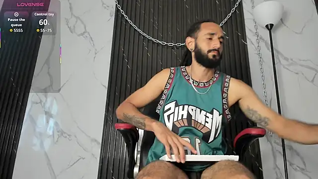 Snapshot of Tatis__ chatting on 11/08/25, 08:01 Tatis online show from 11/08/25, 08:01