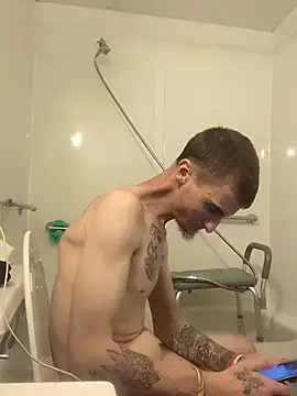 jizzyglizzy92 online show from 04/19/26, 04:46