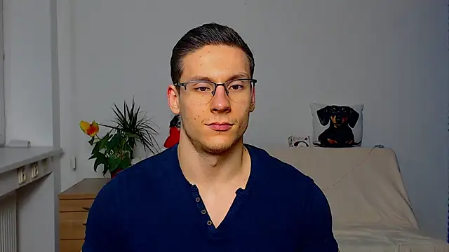 Snapshot of ZeinMiracles chatting on 12/22/25, 08:42 ZeinMiracles online show from 12/22/25, 08:42