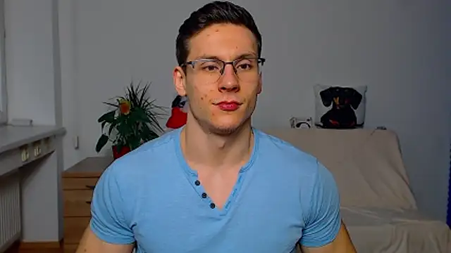 Snapshot of ZeinMiracles chatting on 12/20/25, 12:02 ZeinMiracles online show from 12/20/25, 12:02