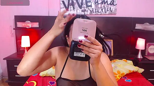 Snapshot of alyssabunnyy chatting on 11/02/25, 04:23 alyssabunnyy online show from 11/02/25, 04:23