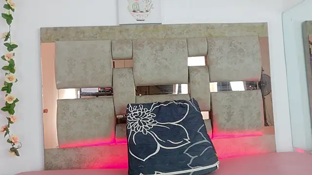 Natasha-Adams online show from 11/30/25, 06:30