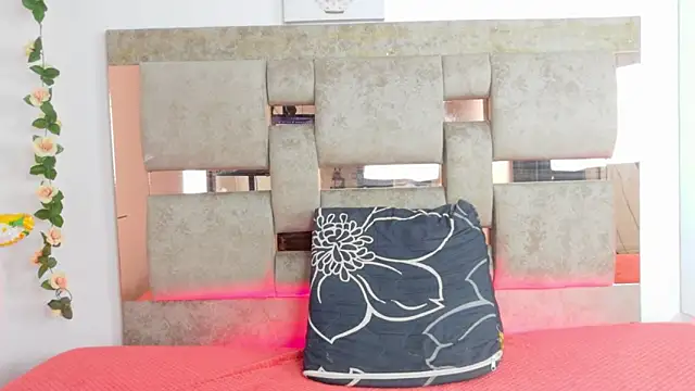 Natasha-Adams online show from 11/28/25, 09:04