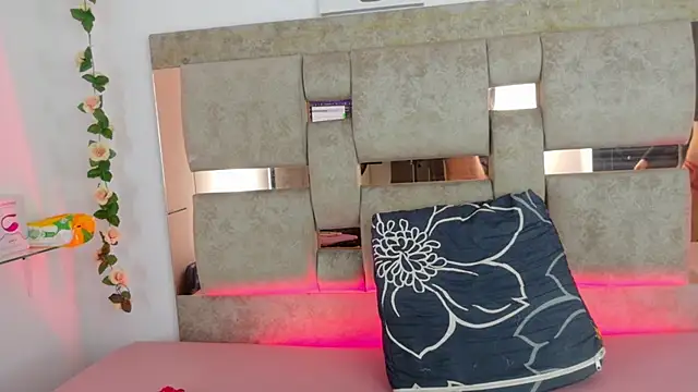 Natasha-Adams online show from 11/29/25, 09:26