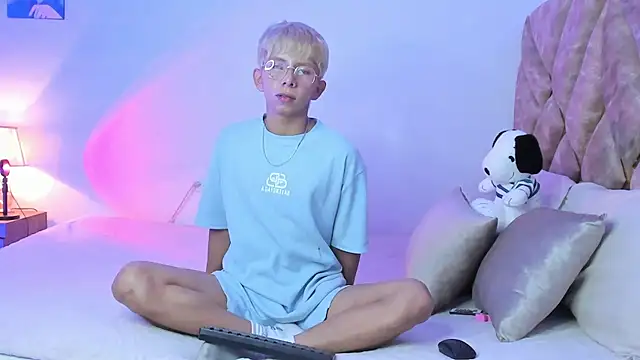 Hyunjin Son online show from 01/14/26, 03:26