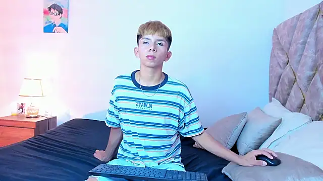 Hyunjin Son online show from 12/19/25, 07:05