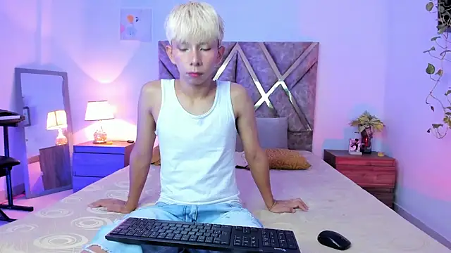 Hyunjin Son online show from 03/11/26, 12:54