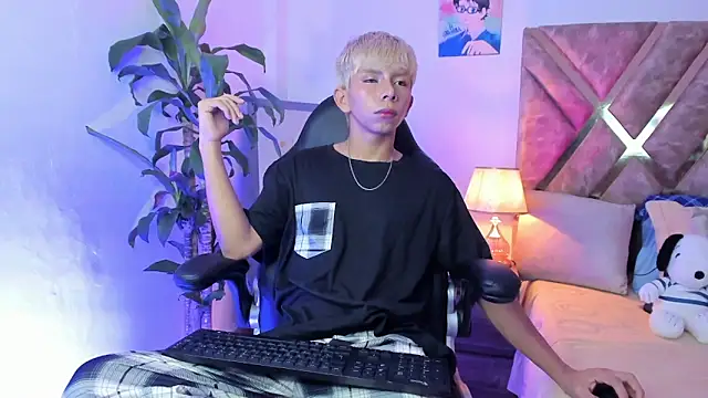 Hyunjin Son online show from 02/17/26, 08:39