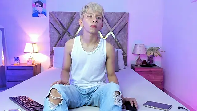 Hyunjin Son online show from 02/10/26, 12:42