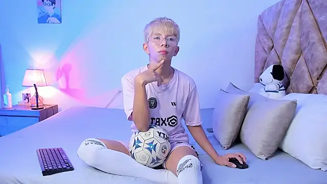 Hyunjin Son online show from 01/19/26, 04:33