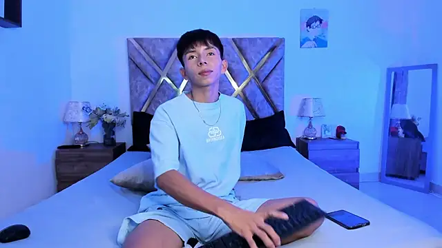 Hyunjin Son online show from 10/19/25, 08:44