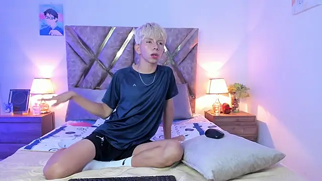 Hyunjin Son online show from 02/16/26, 04:38