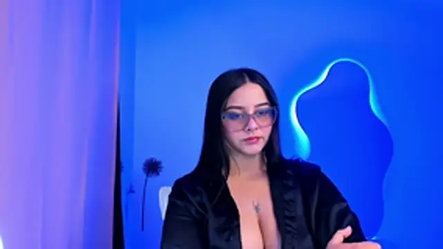 Snapshot of val_ferrer chatting on 10/07/25, 02:45 val ferrer online show from 10/07/25, 02:45