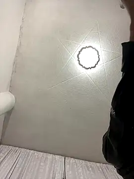 Snapshot of -aureal- chatting on 10/05/25, 10:39 -aureal- online show from 10/05/25, 10:39