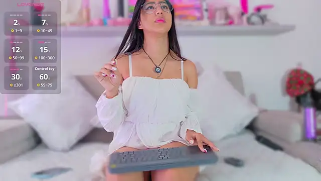 Snapshot of -aureal- chatting on 12/19/25, 06:21 -aureal- online show from 12/19/25, 06:21