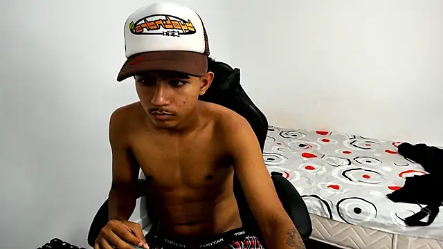 Snapshot of alluringangel0 chatting on 09/13/25, 06:13 alluringangel0 online show from 09/13/25, 06:13