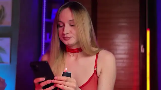 LovaMay online show from 04/12/26, 10:51