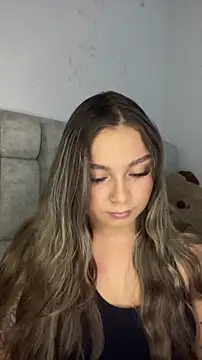 Snapshot of AnnyLopezzz_ chatting on 11/24/25, 04:45 AnnyLopezzz online show from 11/24/25, 04:45