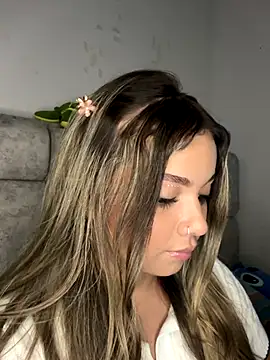 Snapshot of AnnyLopezzz_ chatting on 09/21/25, 05:29 AnnyLopezzz online show from 09/21/25, 05:29