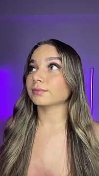 Snapshot of AnnyLopezzz_ chatting on 11/18/25, 04:49 AnnyLopezzz online show from 11/18/25, 04:49