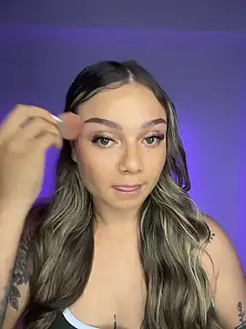 Snapshot of AnnyLopezzz_ chatting on 10/31/25, 04:09 AnnyLopezzz online show from 10/31/25, 04:09